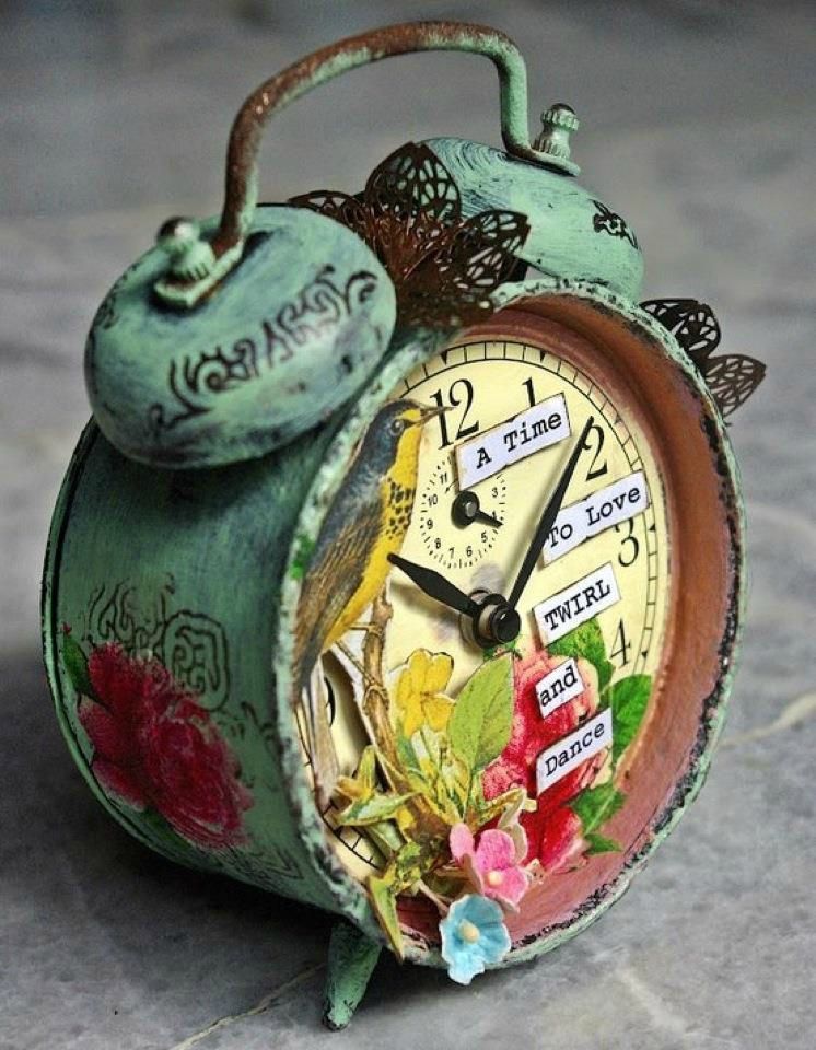 But the funny decoupage of the old alarm clock