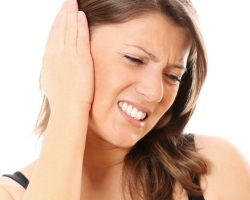Quelles gouttes dans l'oreille peuvent être ivres pour les enfants et quels adultes? Quelles gouttes dégoulinant de douleur et de congestion dans les oreilles?