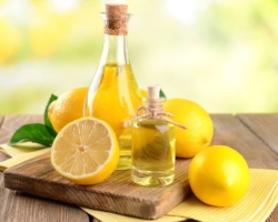 Fördelar, sammansättning och terapeutiska egenskaper hos citron eterisk olja: Beskrivning, recensioner. Essitronolja för kroppens, hår och naglar: funktioner. Är det möjligt att lägga till citron eterisk olja till schampo eller grädde?