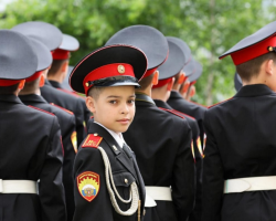 Apa perbedaan antara Sekolah Suvorov dan Korps Kadet: Siapakah Suvorovites, para kadet?