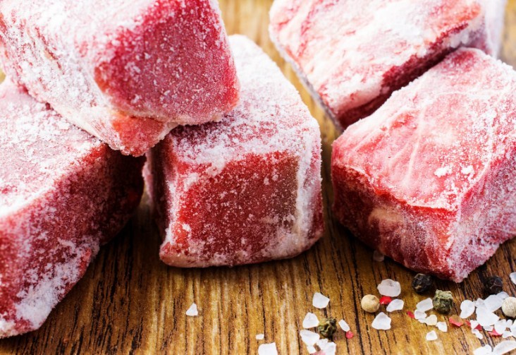 При повторном замораживании мясо теряет много витаминов