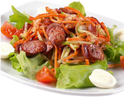 Ce qui peut être préparé à partir des résidus de la saucisse crue -wing: une recette pour la salade chaude, la garniture, la soupe