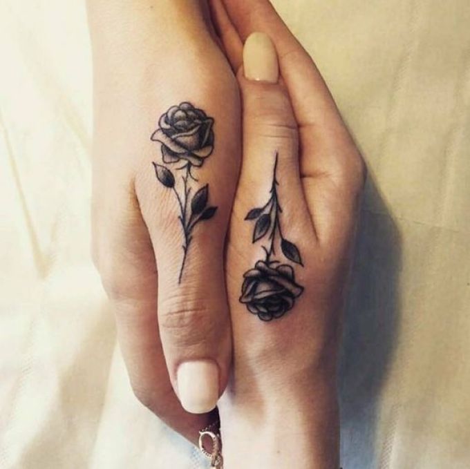 Миниатюрные тату-розы для подруг