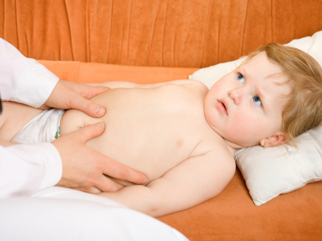 What to do if a child has a stomach? Urgent help!