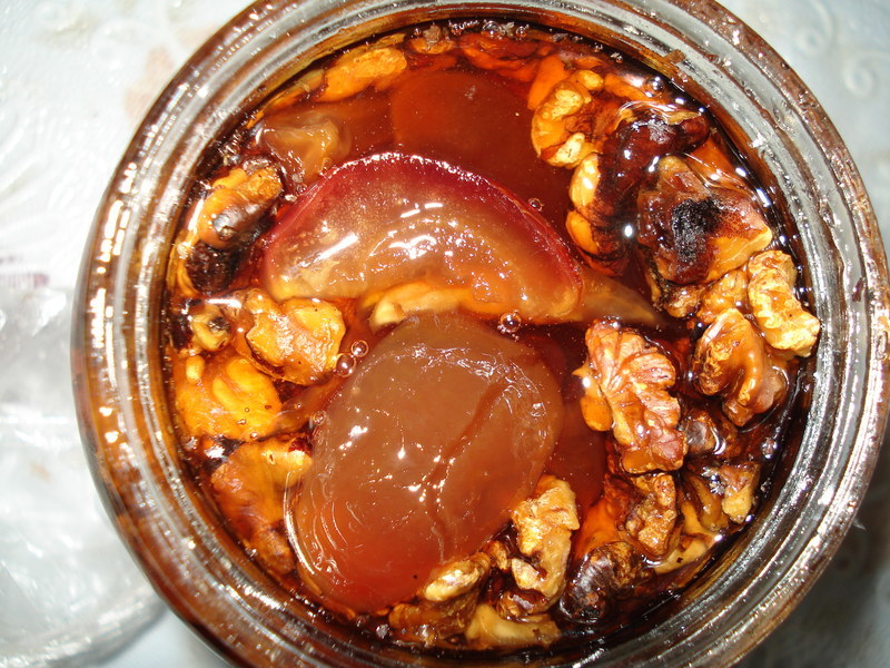 Apple jam with nuts