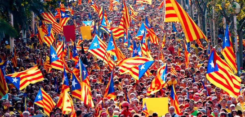 Békés demonstráció a Katalónia Spanyolországtól való elválasztásáról
