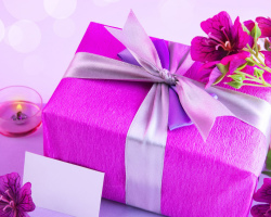 Какие слова надо говорить, когда даришь подарок мужчине или женщине? Слова при вручении подарка мужчине или женщине в стихах и прозе