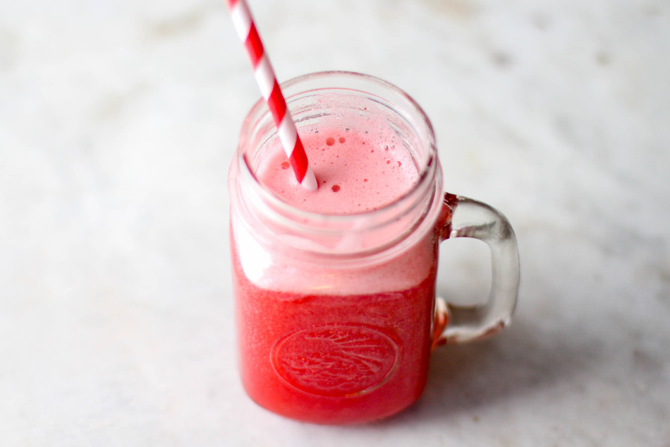 Treatment with strawberry juice and soda in the kidneys