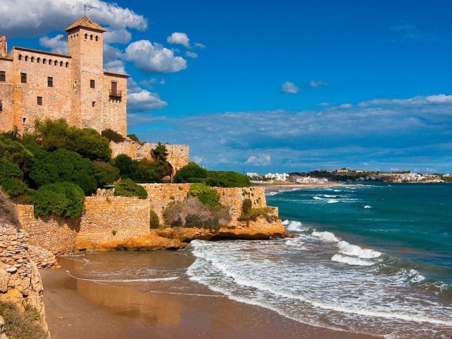 Ξεκουραστείτε στην Ισπανία στην Costa-Dorada. Βασικά θέρετρα και τα χαρακτηριστικά τους