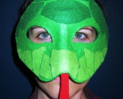 A masme of snake paper on your head with your own hands: instructions, templates
