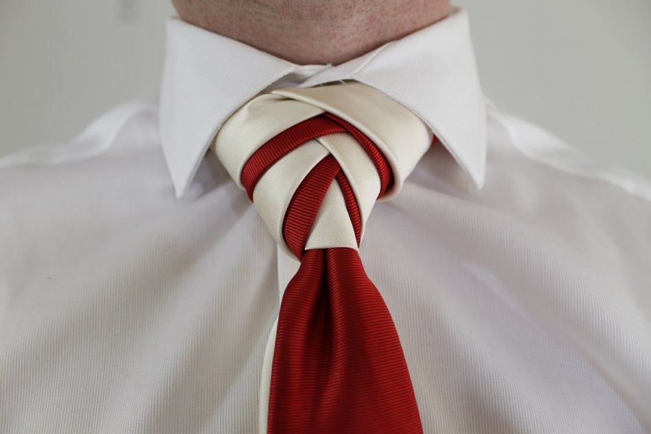 Eldridge knot for the middle collar