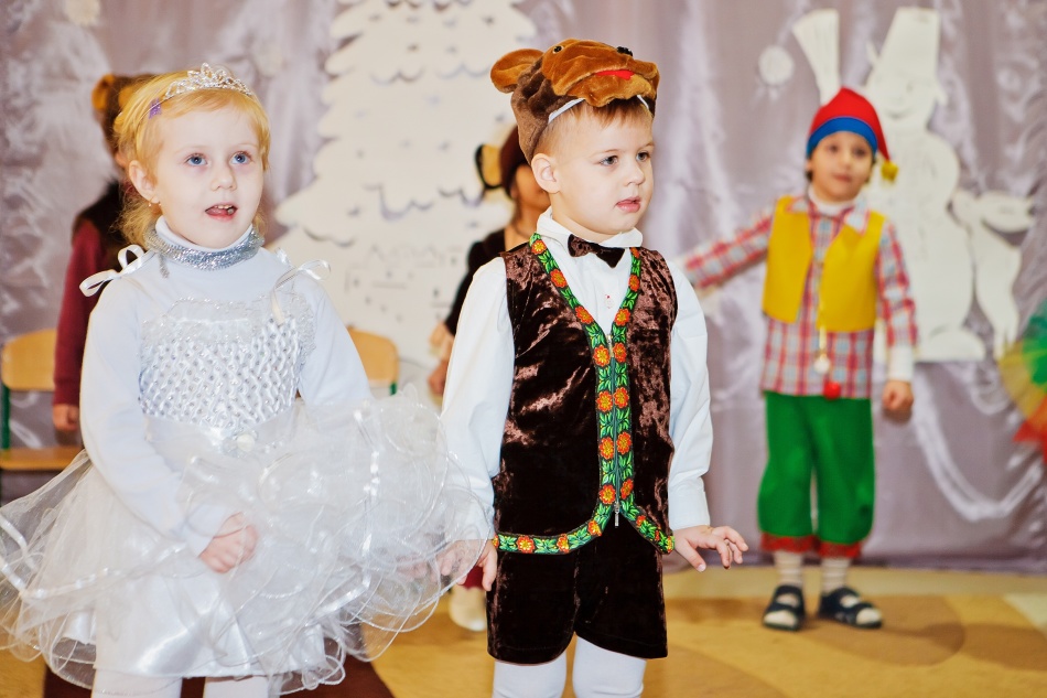 Jeux pour la matinée à la maternelle pour la nouvelle année pour le groupe plus ancien