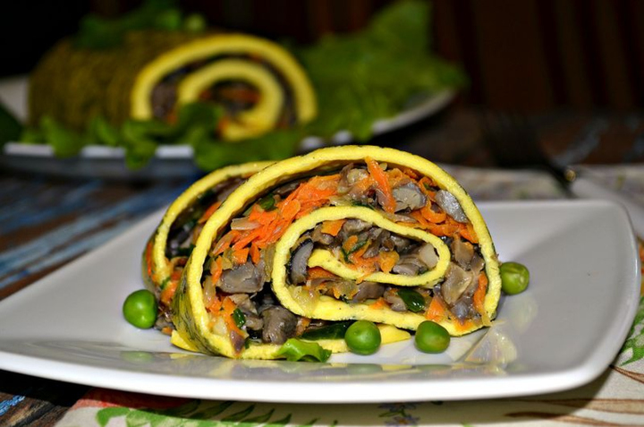 Roulet d'une omelette aux champignons: la roulet est prêt!