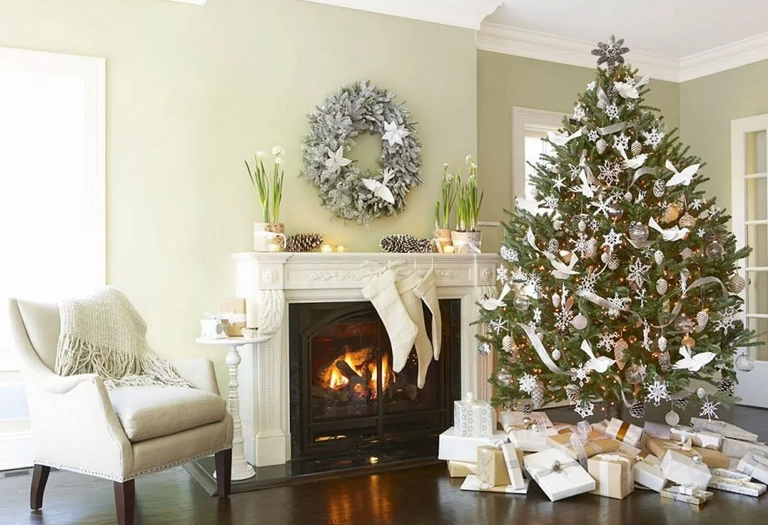 Gyönyörű mesterséges karácsonyfa