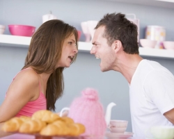 Miért a férjem mindig elégedetlen és kritizál? A férj bírálja feleségének megjelenését: okok, áttekintések, pszichológus tanácsai
