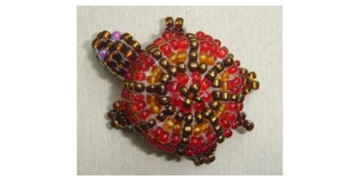 Figure Turtles from beads on a Christmas tree