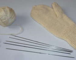 How to tie beautiful female and men's mittens with knitting needles: patterns, drawings, diagrams, description. Fashion mittens transformers with a folding top, ornament, Indian wedge, lazy pattern, knitting needles for women and men