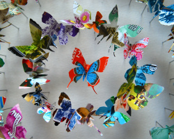 Nous coupons les papillons et les oiseaux du papier sur les fenêtres: pochoirs, modèles. Butterflies et oiseaux de Peretynanka: motifs sur les fenêtres. Fenêtres de décoration avec des papillons et des oiseaux du papier avec vos propres mains: idées, photo