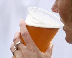 Est-il possible de bière pendant la grossesse au premier, deuxième et troisième trimestre? Bière de sang pendant la grossesse aux premiers stades