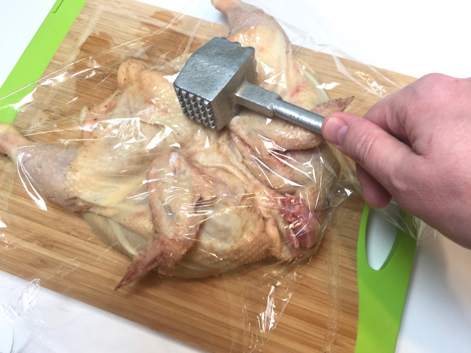 Подготовка и маринование курицы для цыпленка табака