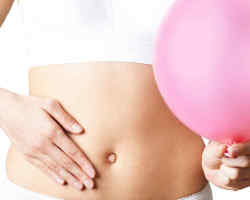 Comment éviter le gonflement de l'abdomen: 10 conseils efficaces, raisons