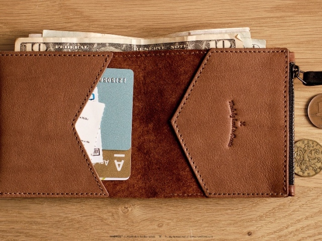 Три простых ритуала на новый кошелёк для привлечения денег