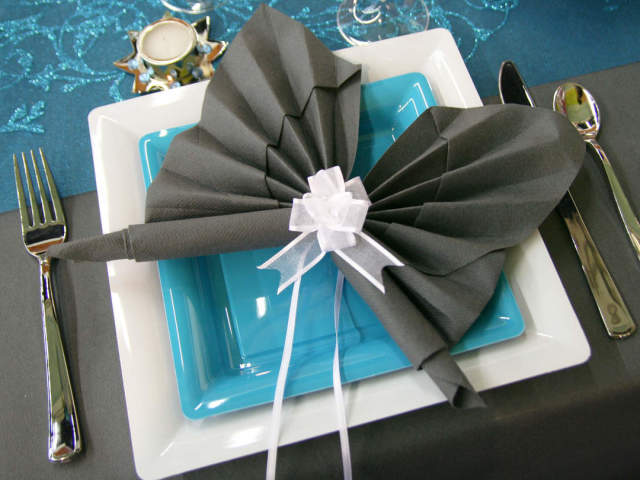 Napkins for setting the table for the holiday, dinner, dinner: types and options for folding paper and linen napkins, napkin jewelry, photo. How to fold paper napkins in the form of a boat, roses, flower, figures for table setting?
