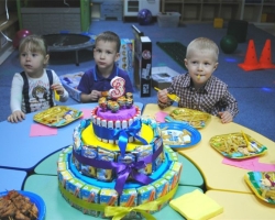 ¿Cómo hacer un pastel para niños desde jugo hasta jardín de infantes, para un cumpleaños? Pastel de Children's Juice y Barney con sus propias manos: clase magistral