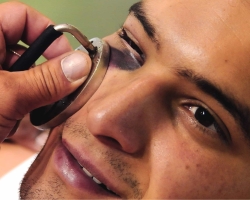 How to quickly remove the bruise from a blow under the eye in one day: tips, reviews. How many days the bruise is absorbed from the blow: the stages of the bruise by color by day