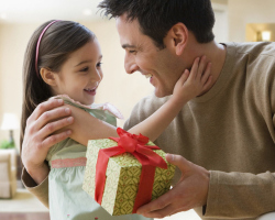 Mit tehet apa az új évre? DIY újévi ajándék apa számára: ötletek, gyártási rendszerek, fotó