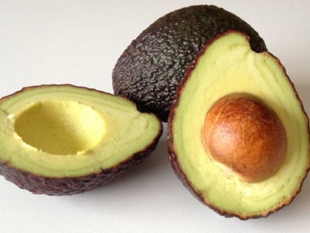 Come determinare la maturità dell'avocado per aspetto? Come conservare l'avocado correttamente in modo che non si deteriorasse?