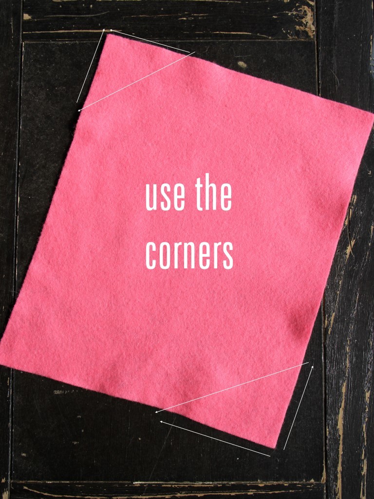 Such corners can be marked on a felt for laying