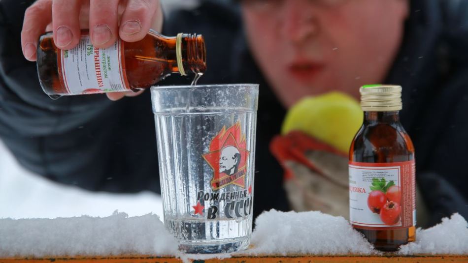 Cosa fare se hai bevuto alcol metilico, quanta avvelenamento si manifesta?