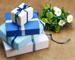 ¿Qué dar para una boda? Regalos originales, divertidos e inusuales el día de la boda con recién casados \u200b\u200bde amigos: las mejores ideas