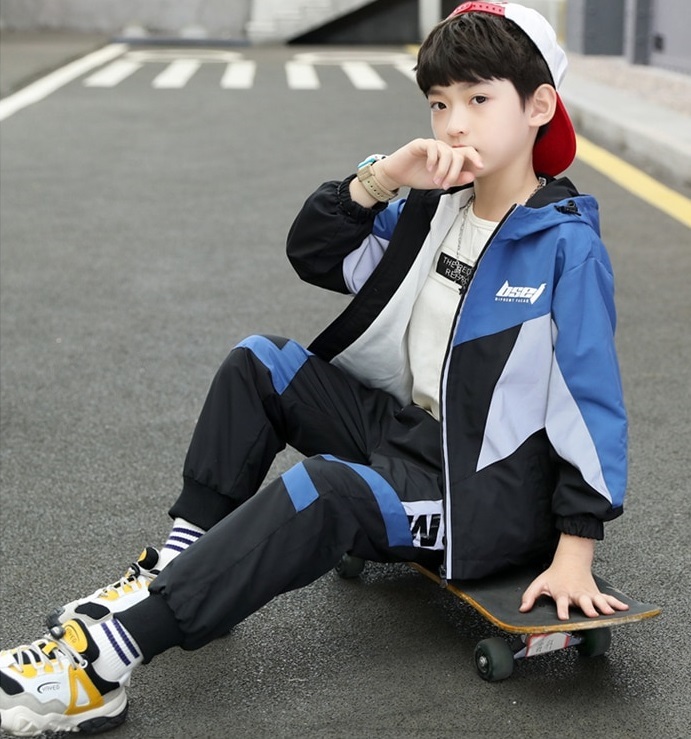 Children's tracksuit for spring-autumn