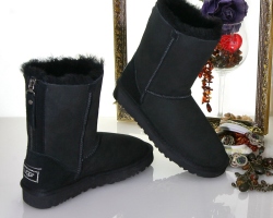 آیا می توان چکمه های UGG را در یک ماشین تحریر شستشو داد؟ چگونه می توان UGG های طبیعی را شستشو داد؟ نحوه تمیز کردن چکمه های سفید ، جیر ugg ، از نمک ، طلاق: بررسی ها ، نکات