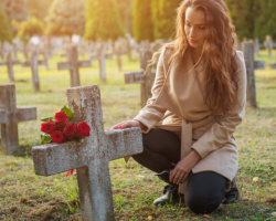 Miért lehetetlen semmit nevezni a temetőben? Lehetséges -e egy bukott dolgot felvetni egy temetőben?