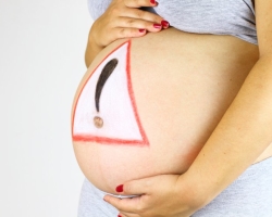 Dangerous periods of pregnancy. The most dangerous period during pregnancy. Treatment in critical pregnancy