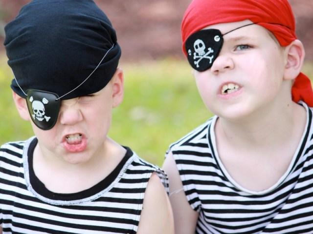 Как сделать повязку пирата на глаз своими руками?