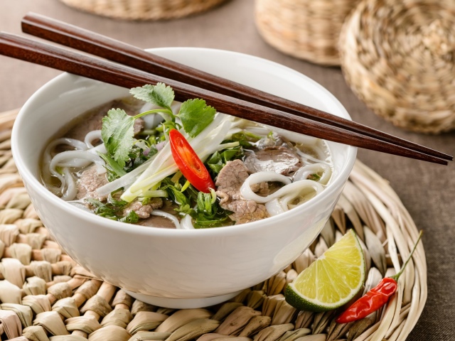 Как приготовить вьетнамский суп Фо Бо? Польза и вред супа Фо Бо. Как правильно есть суп Фо Бо?