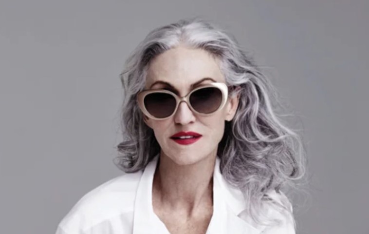 Are the glasses get old or the woman is younger? What glasses are young after 40 years old? Glasses that are young: photo