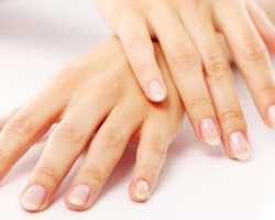 10 ways to whiten nails at home using a pencil, varnish and baths. How to bleach your nails with peroxide, soda, toothpaste, lemon and citric acid quickly?