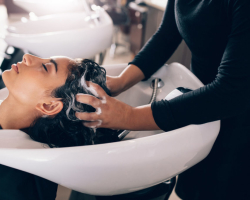 Cara menyembuhkan rambut berminyak: tips trichologist untuk perawatan dan perawatan. Ulasan sampo untuk rambut berminyak. Produk khusus untuk perawatan rambut berminyak. Resep rakyat untuk rambut berminyak