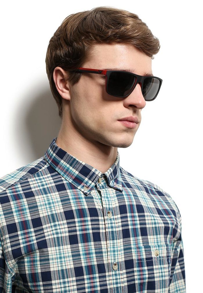 Sunglasses dari merek legendaris Emporio Armani