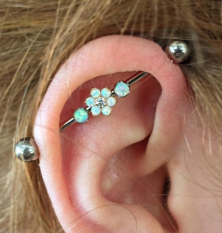 Fül piercing ipari: virágcsillag