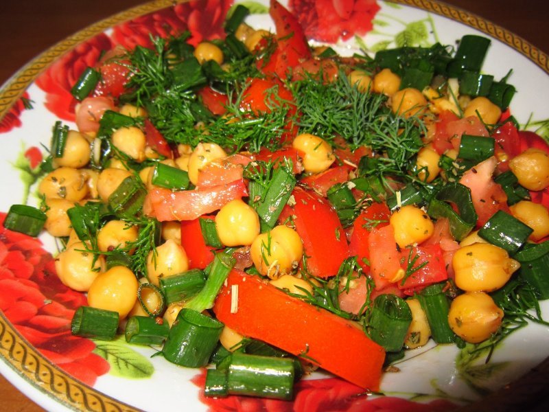 Salad with chickpeas