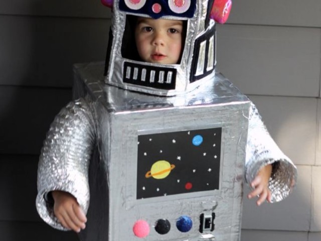 DIY robot costume for a boy: instructions, schemes