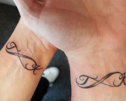 Cosa significa un tatuaggio a infinito per ragazze, uomini e donne? Tattoo Infinity: posizione, varietà, esempi di applicazioni, schizzi, foto. Quali tatuaggi sono combinati con l'infinito tatuaggio?