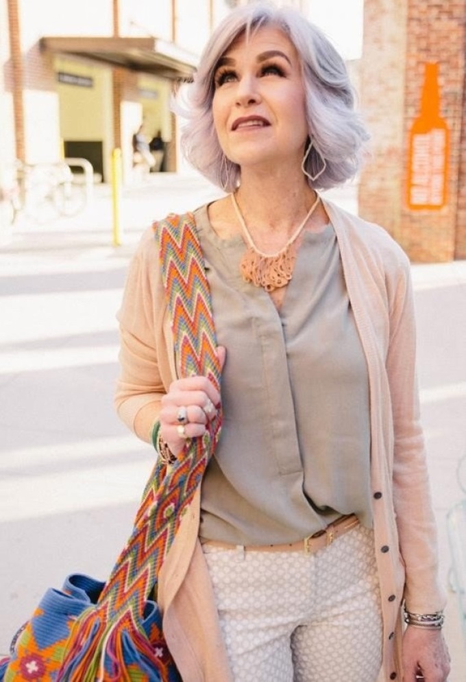 Ženska po 50 letih: modni loki