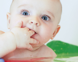 ทำไมฟันถึงไม่มีลูก: 5 สาเหตุหลักของฟันฟันตอนปลายในทารก โครงการและขั้นตอนการฉีกฟันนมในเด็กทุกเดือน: คำอธิบาย, ภาพถ่าย